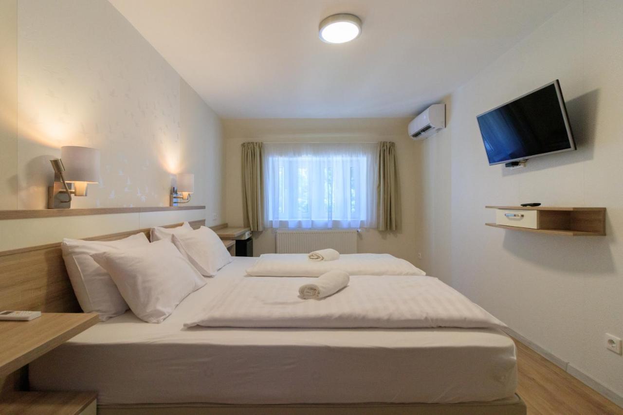 Villa Marina Inn Siofok Exterior photo