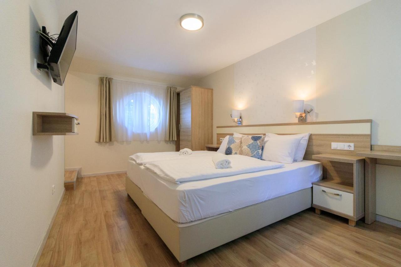 Villa Marina Inn Siofok Exterior photo